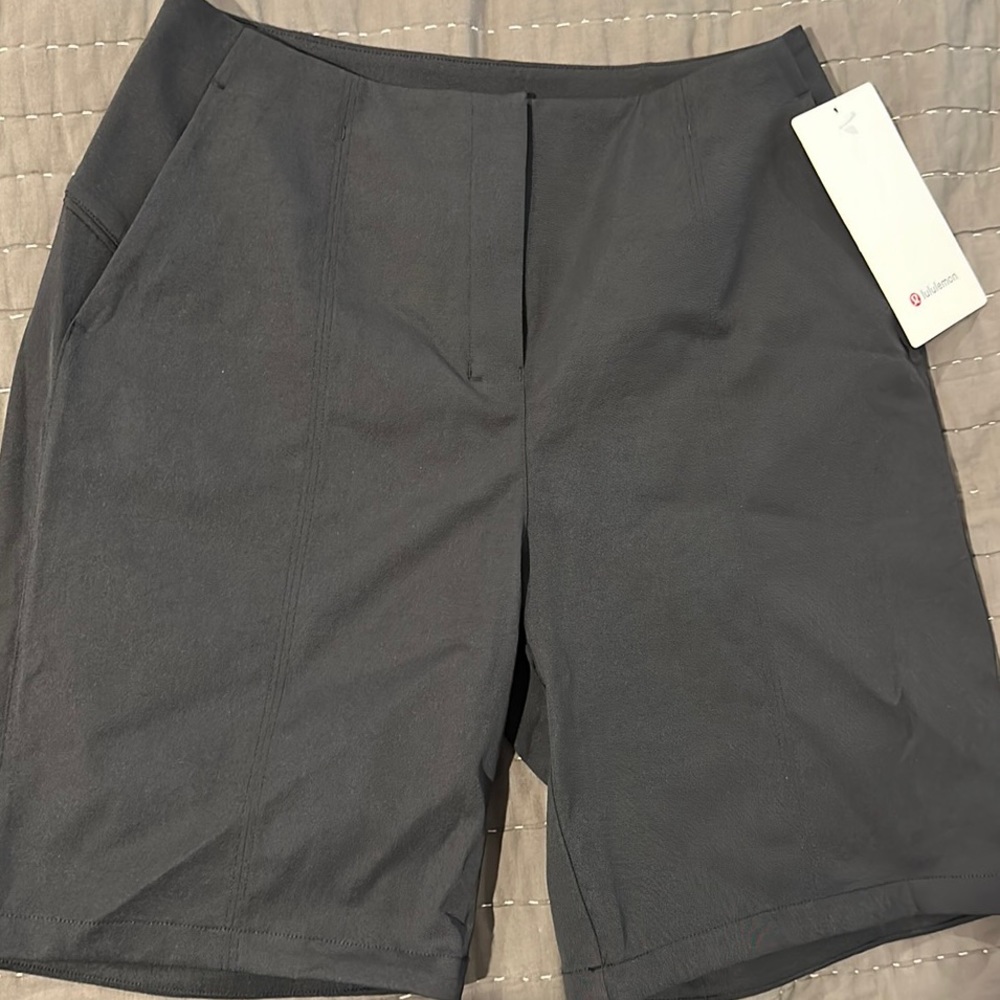 NWT Lululemon Bermuda Black shorts (8”) Women’s size 4